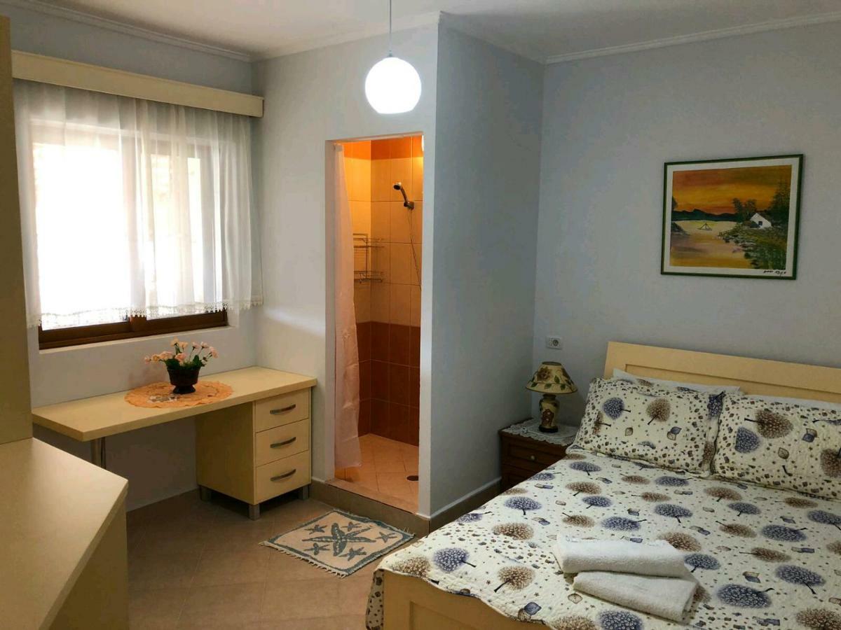 Aris Apartment Sarandë Exterior foto